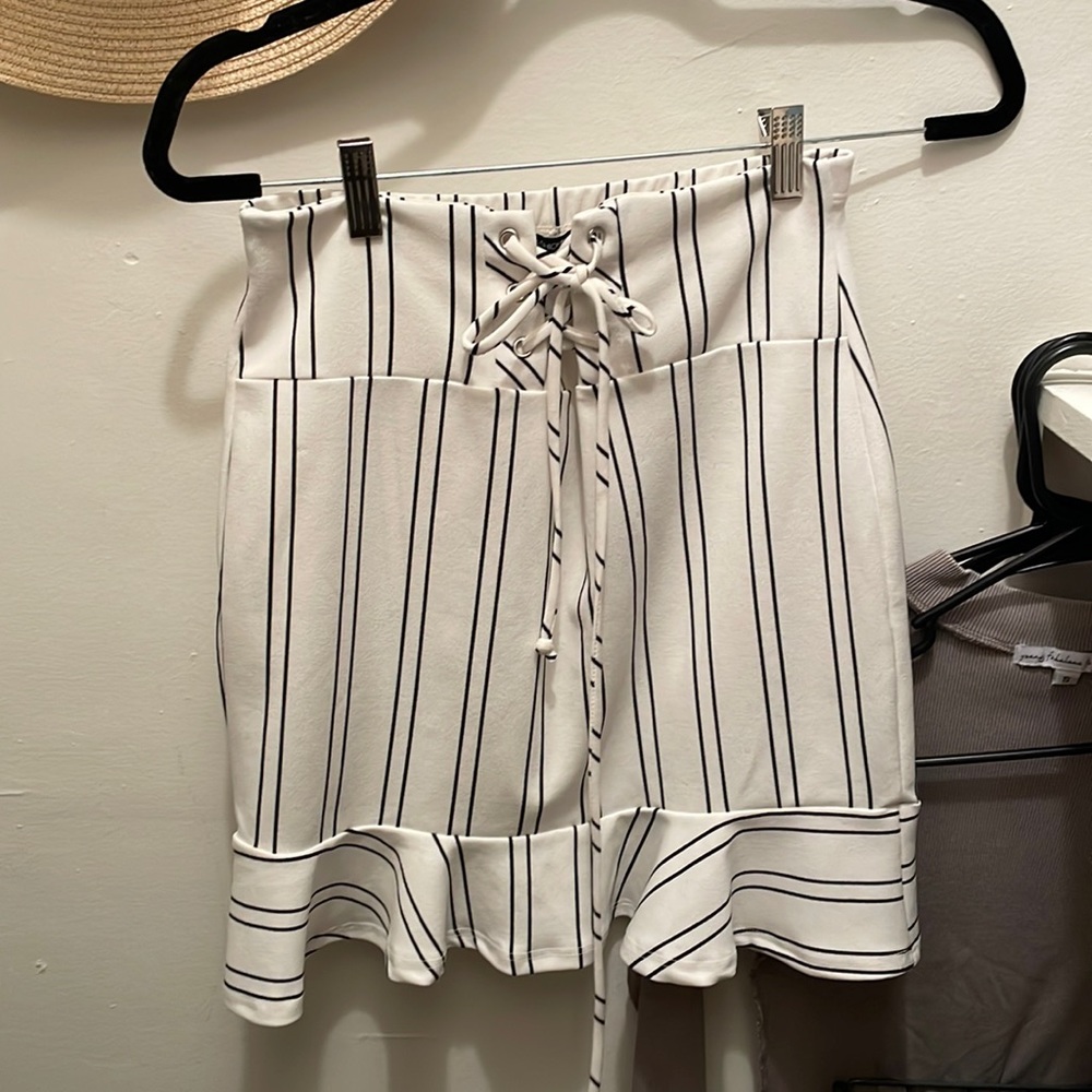Fashion Nova striped white and blue skirt